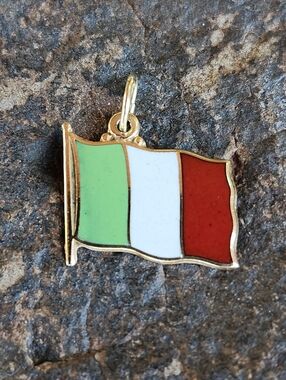 14K Solid Yellow Gold Italian Flag Pendant